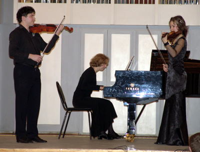 �������� 1 ������ 2004 � 2000 �. ����� �������� � ������� ��������